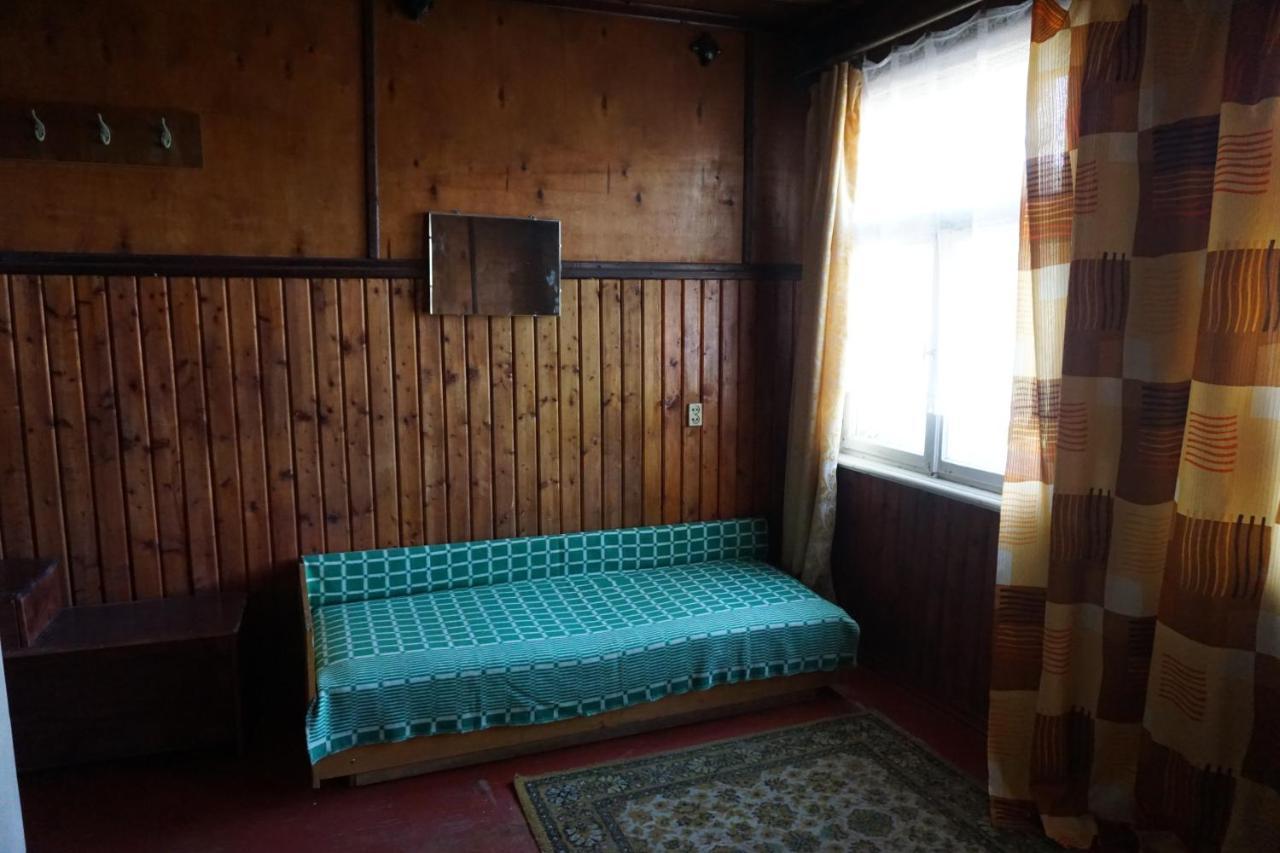 Pilskalnu Hostelis Kuldīga Esterno foto