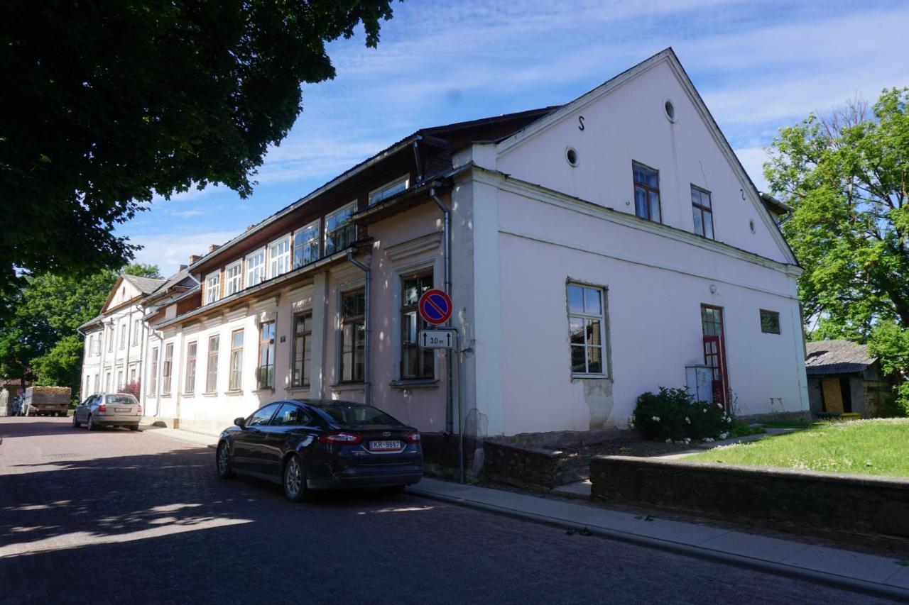 Pilskalnu Hostelis Kuldīga Esterno foto